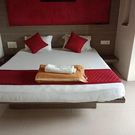 Hotel Swamiraj Indāpur Eksteriør bilde